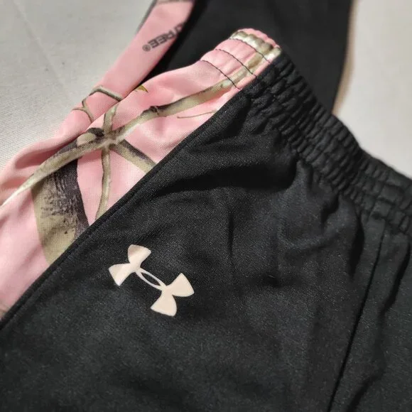 Under Armour size 5 Used pants. Tag out of them but measure to other Located A21 - Picture 3 of 6